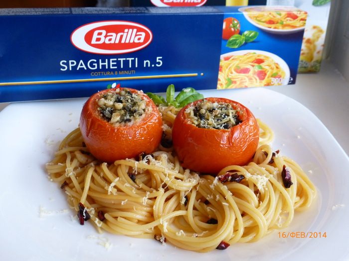 Спагетти с фаршированными томатами