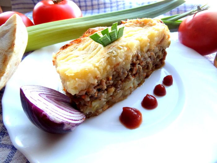 Картофельная запеканка с сельдереем и фаршем