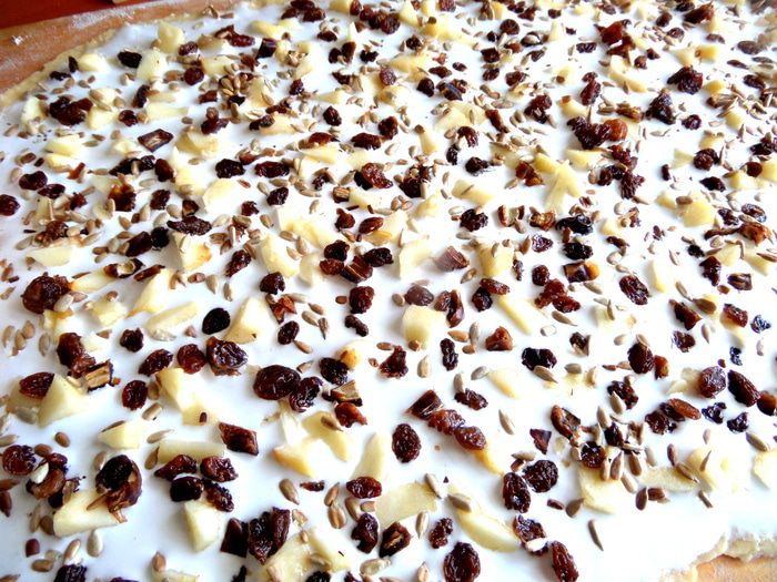 Творожный рулет с безейной прослойкой