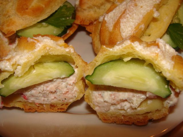 Закусочные эклеры с креветочным кремом