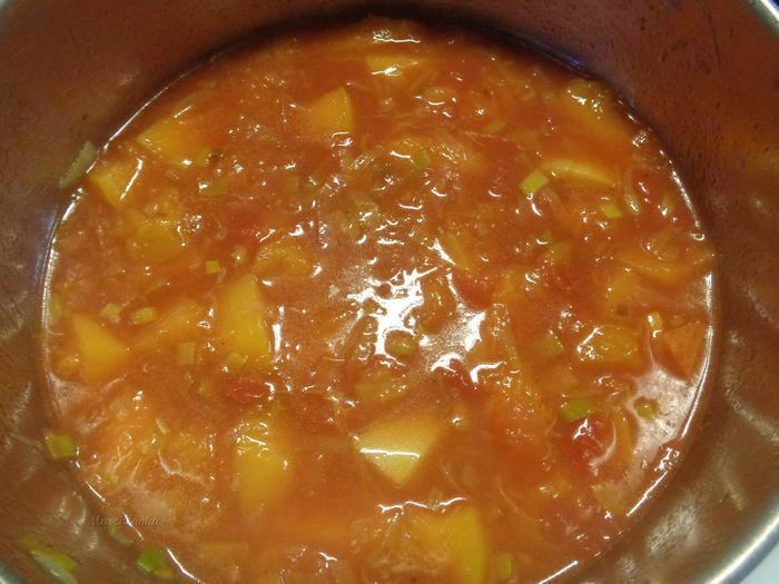 Тыквенно-томатный суп-пюре с беконовыми жгутиками