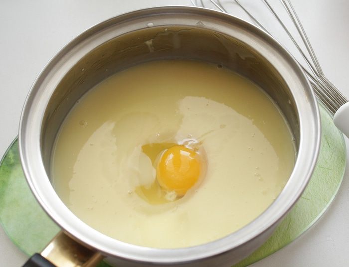 Тарт с белым шоколадом и брусникой