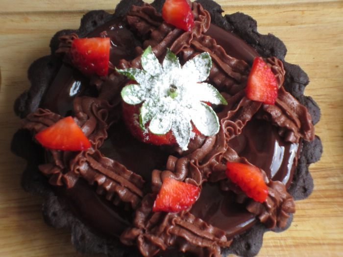 Шоколадные тарталетки с клубникой