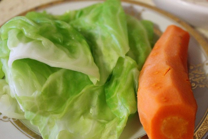 Рулетики из свинины с овощами