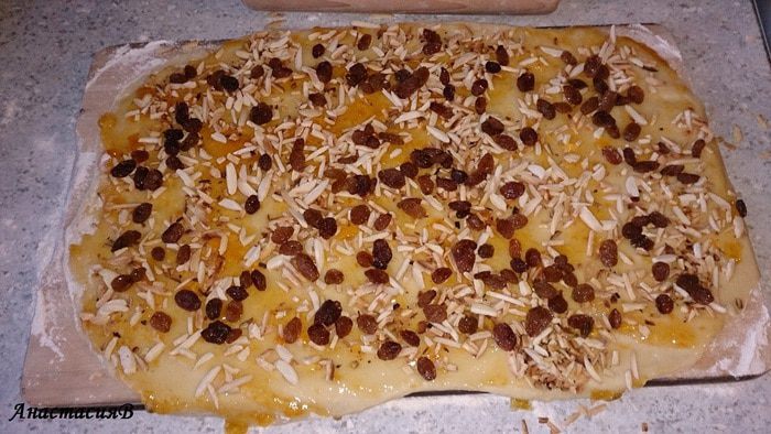 Дрожжевой пирог &amp;quot;Розетки&amp;quot; с абрикосовым вареньем