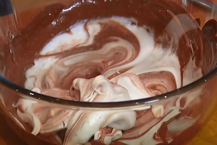 Шоколадный десерт с мятой