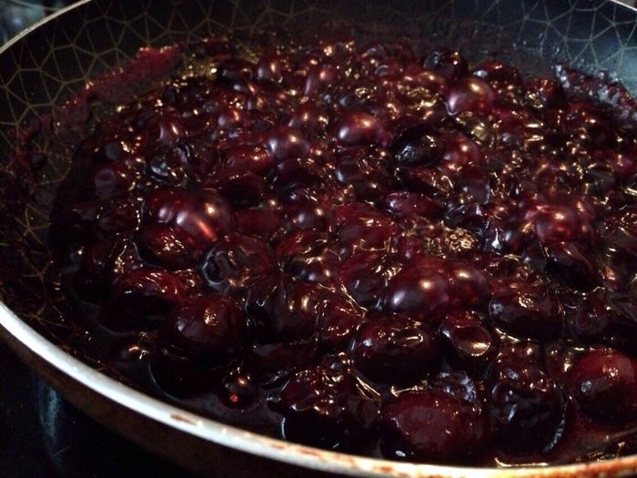 Кокосовый кекс с вишней