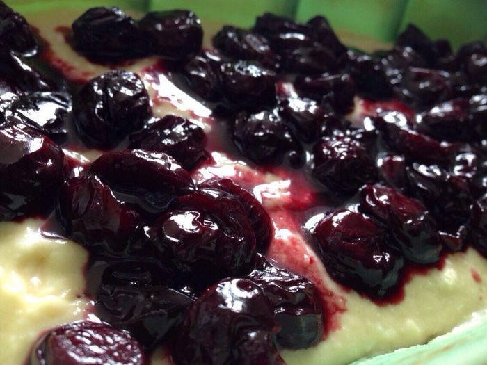 Кокосовый кекс с вишней