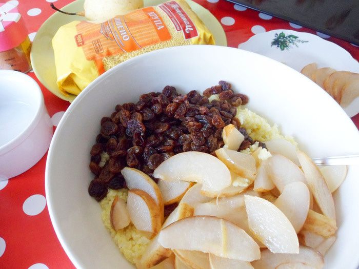 Каша пшенная с грушами и изюмом