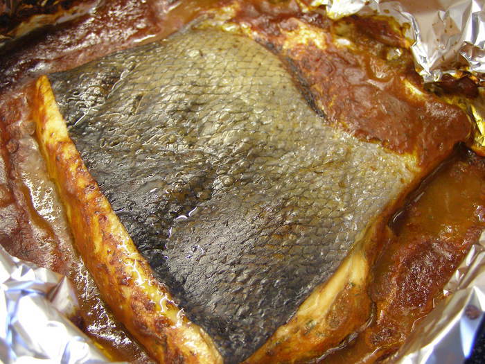 Филе лосося в красном соусе