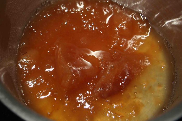 Кекс с вяленой вишней, арахисом и шоколадом