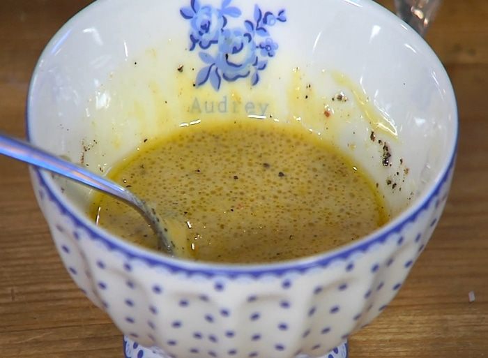 Весенние овощи под хрустящим крамблом 