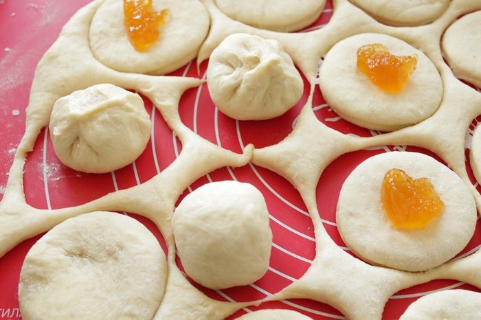 Бухтели с абрикосовым джемом