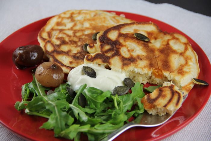 Оладьи с тыквой, козьим сыром и розмарином