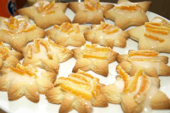 Печенье с апельсиновой глазурью и цукатами