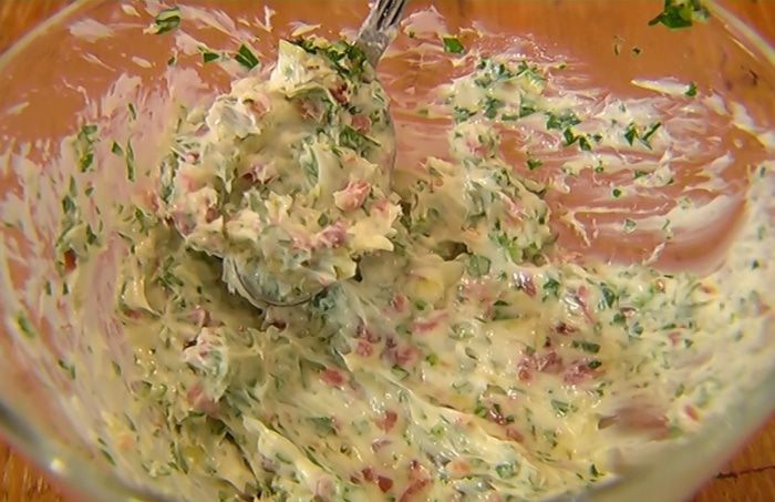 Бифштекс с анчоусным маслом 