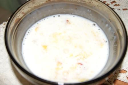 Йогуртовый пирог с персиками в сливочной заливке