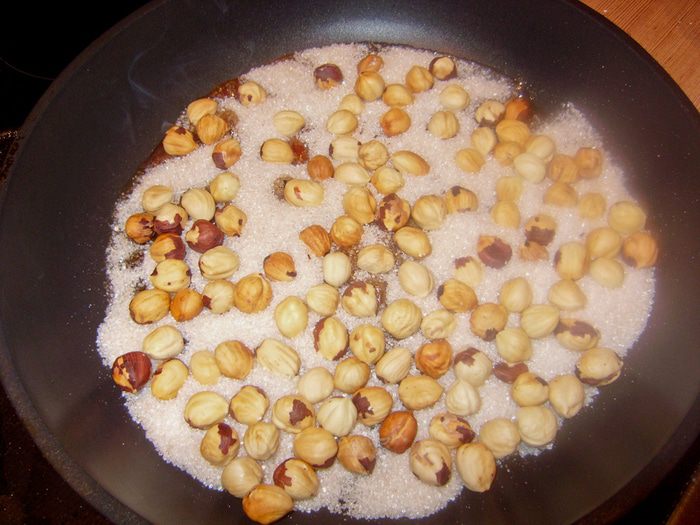 Семифреддо с фундучным пралине и карамелью 