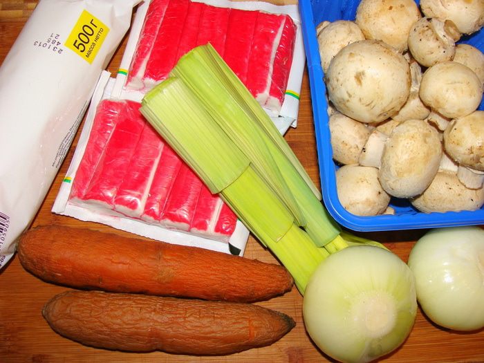 Теплый салат в &amp;quot;пеленках&amp;quot; из слоеного теста.