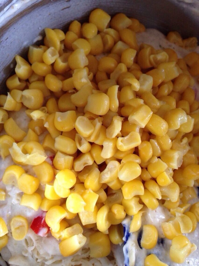 Закусочные маффины с кукурузой, беконом и сладким перцем