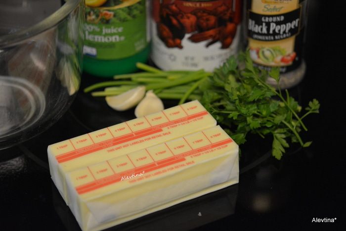 Масло сливочное ароматное с травами и чесноком