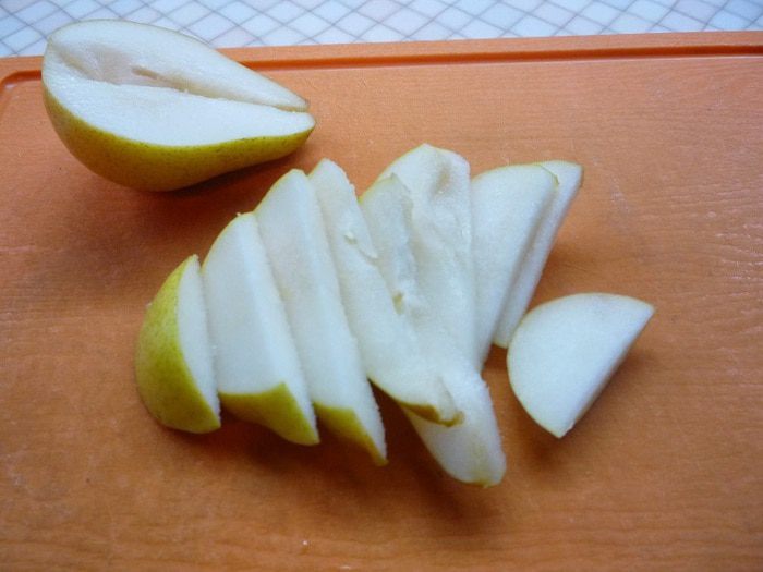 Блинчики с яблочно-грушевым припеком и медом