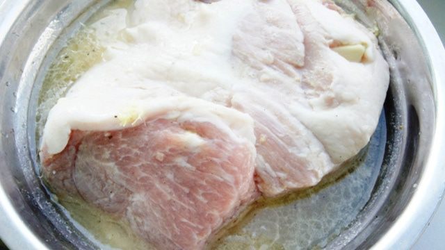 Свинина в имбирно-винном маринаде