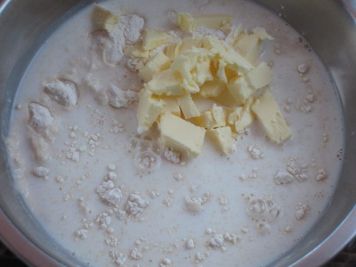 Обсыпной сливовый пирог с творожной начинкой