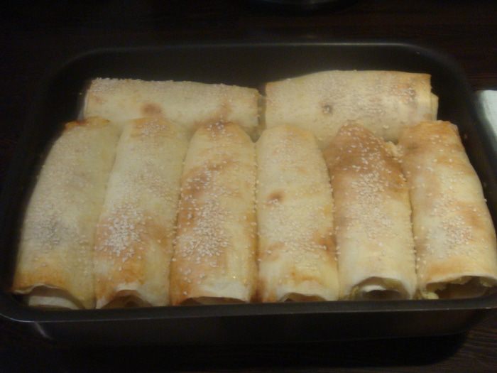 Роллы с сосисками и картофельным пюре
