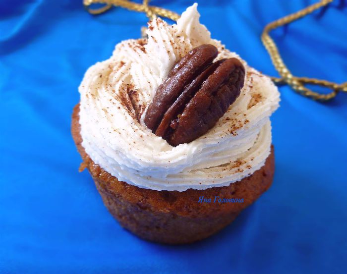 Банановые капкейки с медово-коричным кремом