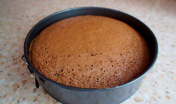 Воздушный кунжутный пирог с черникой