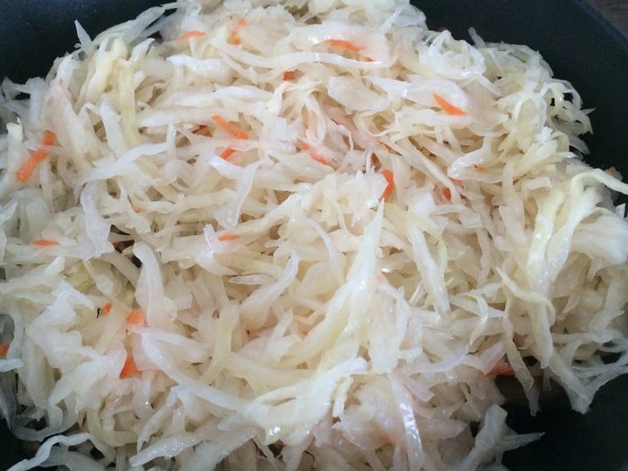 Тушеная квашеная капуста
