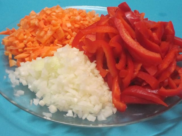 Соба с курицей и овощами