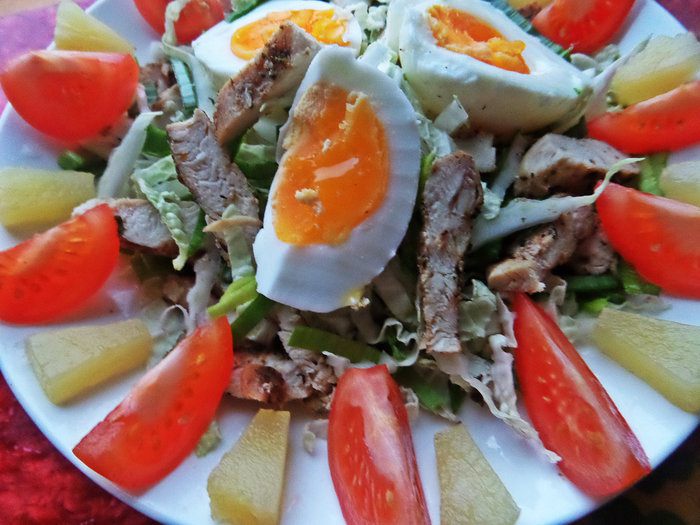 Салат с курицей и пекинской капустой