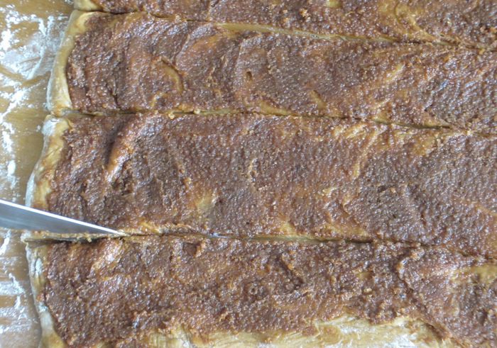 Кофейный пирог-спираль с карамелью