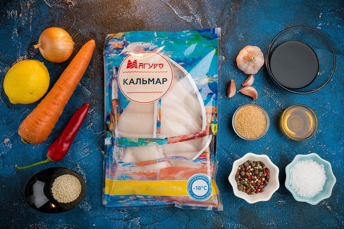 Салат с кальмарами и перцем чили