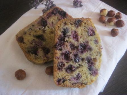 Кекс с черной смородиной и душицей
