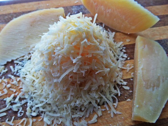 Блины с сыром и мясным припёком