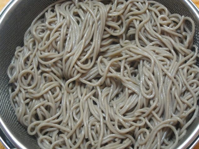 Соба с курицей и овощами