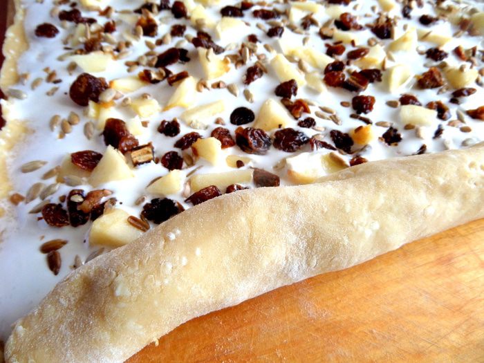 Творожный рулет с безейной прослойкой