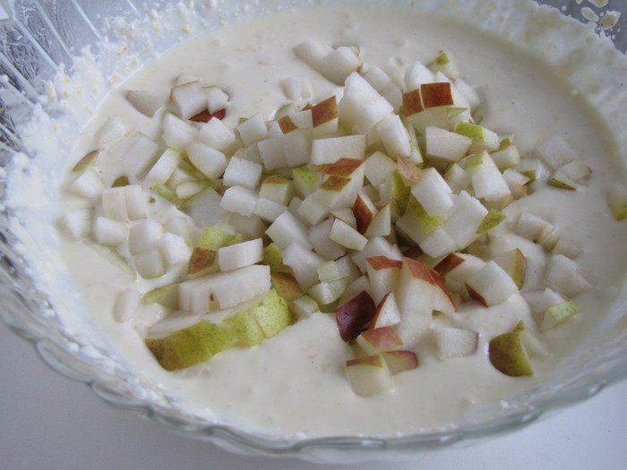 Тертый пирог с творогом и грушами