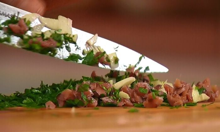 Бифштекс с анчоусным маслом 