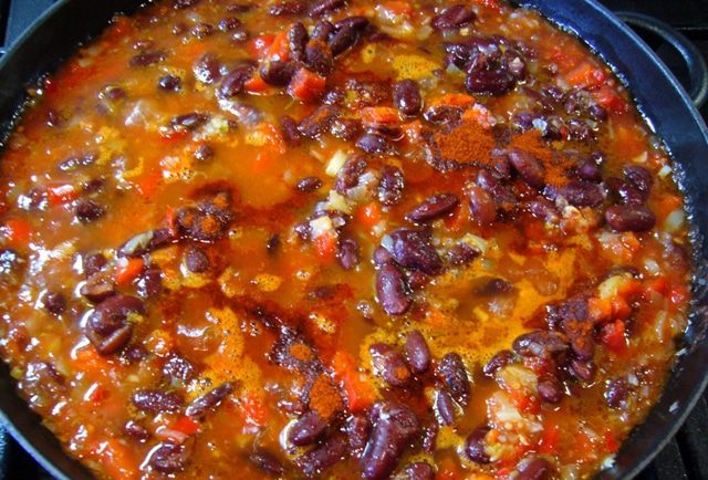 Фасоль с печеным перцем