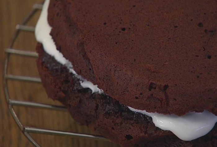 Шоколадный пирог с миндальными хлопьями