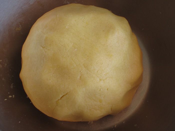 Кростата с клубникой и миндальным заварным кремом