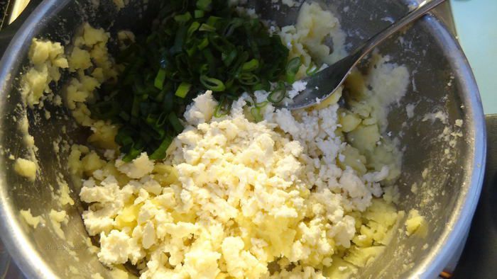 Осетинские пироги с двумя видами начинки