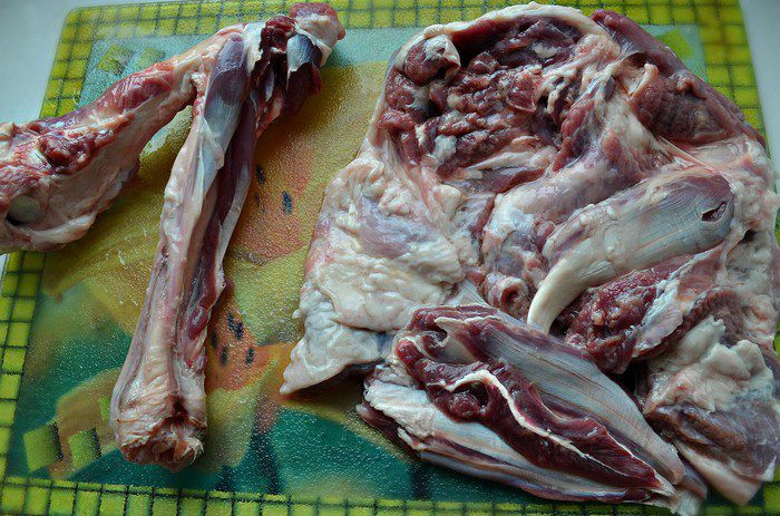 Баранья нога в слоеном тесте