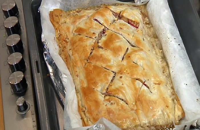 Пахлава со сливами и лавандой