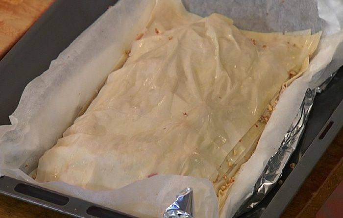 Пахлава со сливами и лавандой