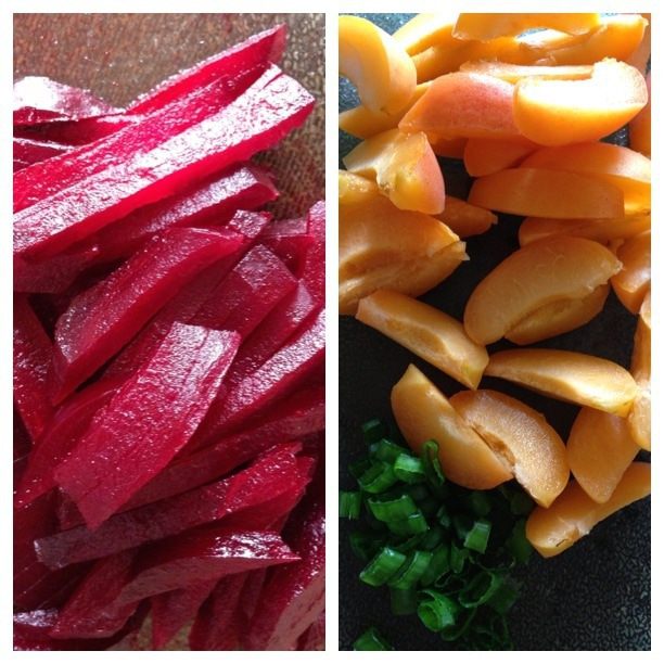 Салат с абрикосами, свеклой и мини-моцареллой